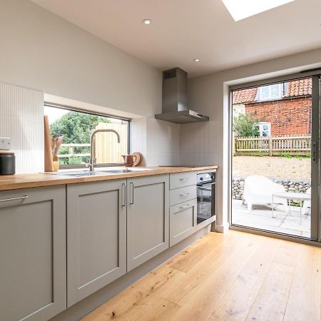 Common View Villa Syderstone Exterior photo