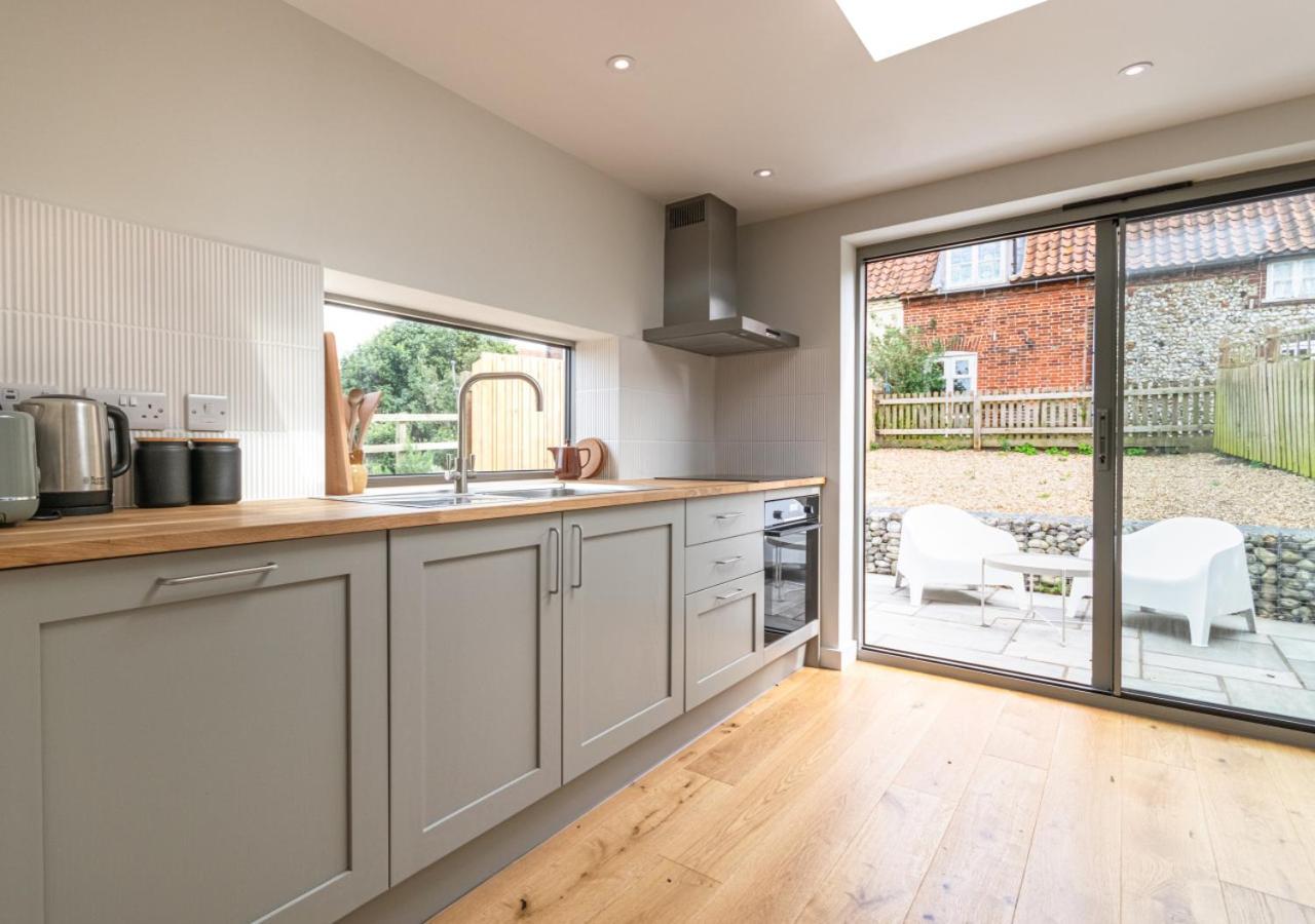 Common View Villa Syderstone Exterior photo