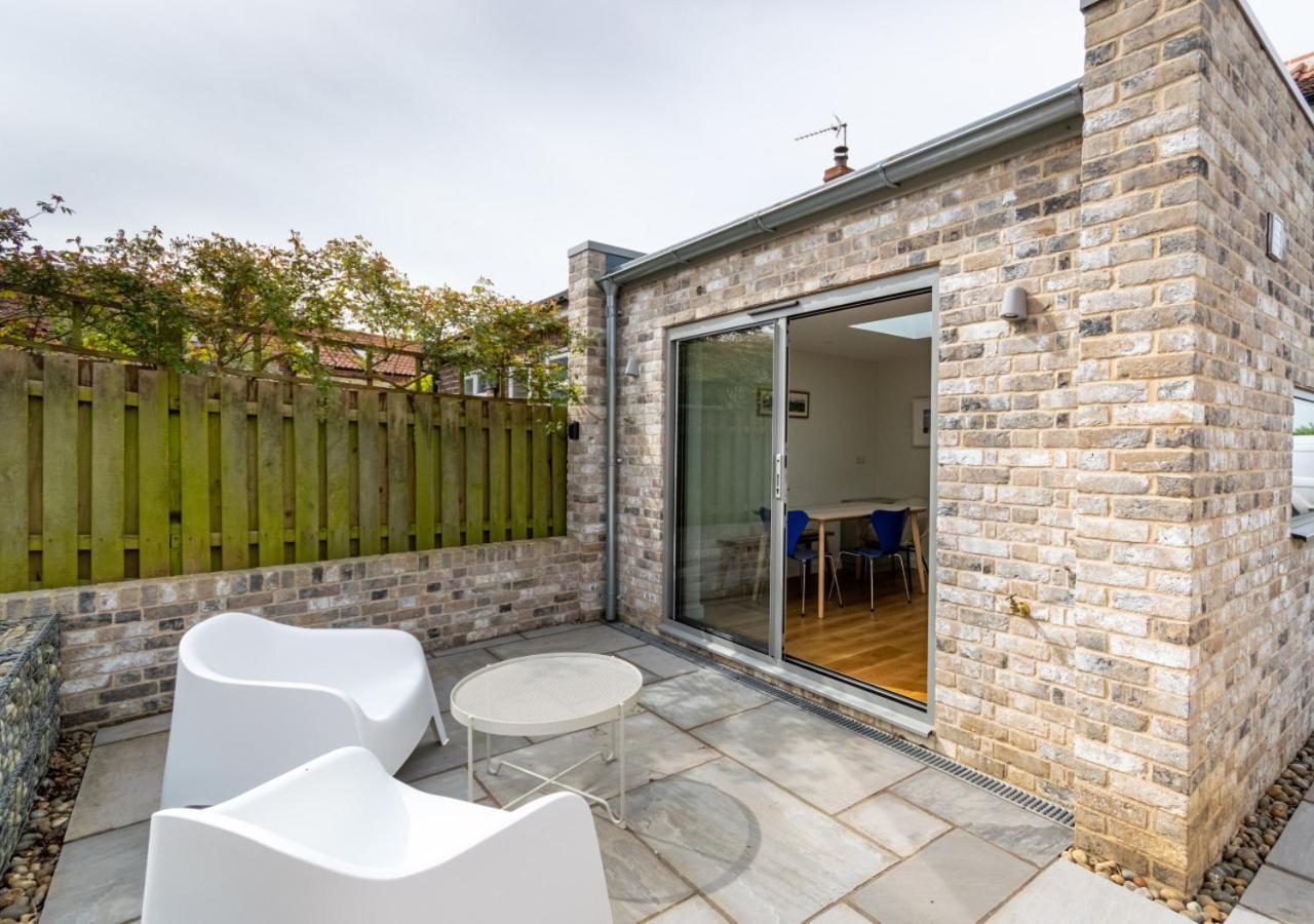 Common View Villa Syderstone Exterior photo